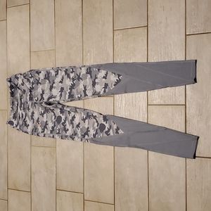 Star Wars Her Universe XS Gray Camouflage Yoga Pants